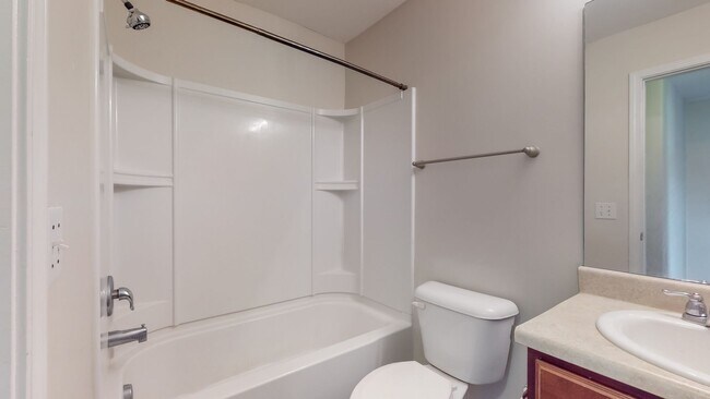 Building Photo - Townhome living in Richmond Hill's Creekside Subdivision - Community Pool and Playground