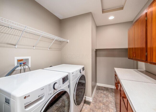 Building Photo - 6985 Kinsale Ln