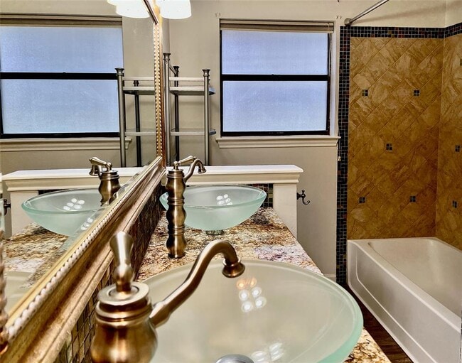 Building Photo - 7010 Dallas Dr