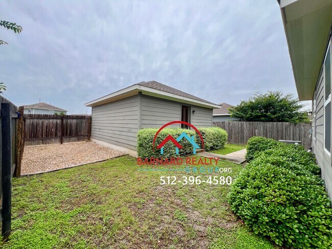 Building Photo - **APPLICATION PENDING!**2 bed/2 bath in De...