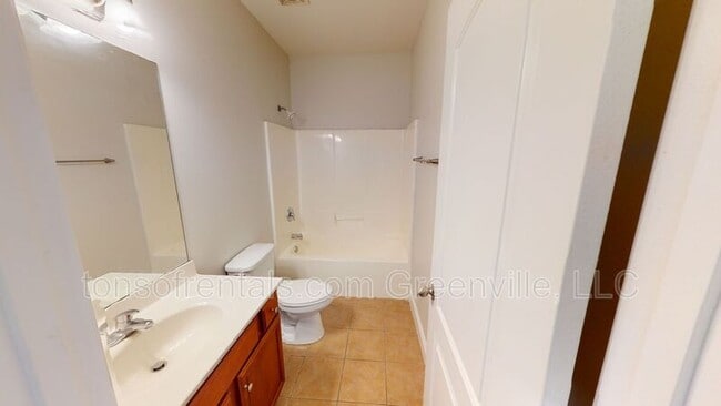 Building Photo - 939 Squires Pt