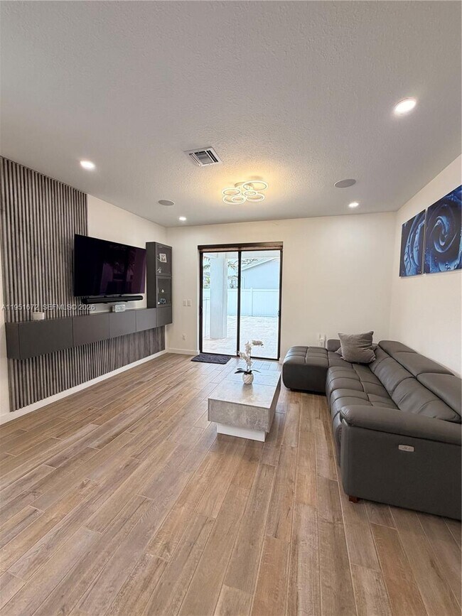 Building Photo - 7126 Rockwood Rd