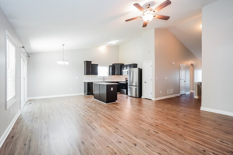 Building Photo - 349 Cloverhill Dr