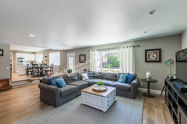 Building Photo - 1062 Foxenwood Dr