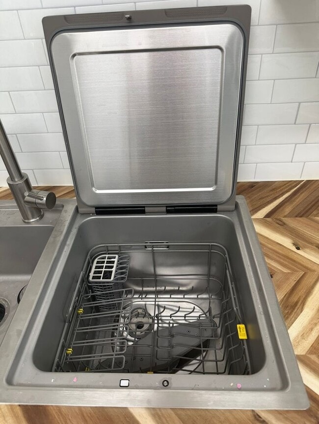 Building Photo - Brand new" Cottage!  1-BR + den, totally remodeled!  LIMITED SPECIAL "FREE RENT FOR FEBRUARY ON A...