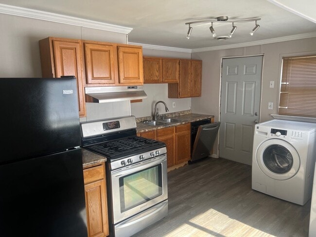 Building Photo - 2 bedroom House for Rent - Lake Station