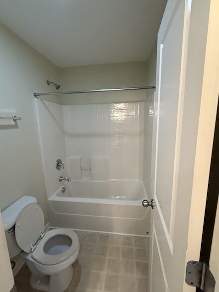 Building Photo - 1629 Robindale Dr