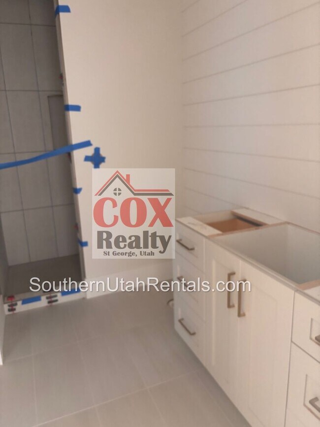 Building Photo - Gorgeous Washington Fields Home with 6 bed...