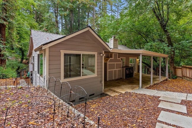 Building Photo - 1st Month FREE!! Riverfront Haven with Pri...