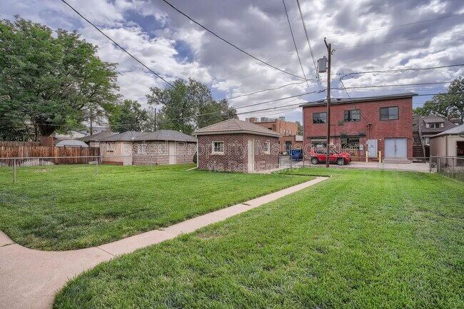 Building Photo - 384 N Ogden St