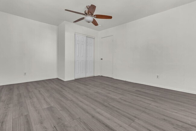 Building Photo - 1166 E 43rd Pl