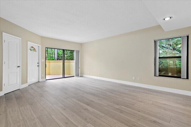Building Photo - 41 Uno Lago Dr