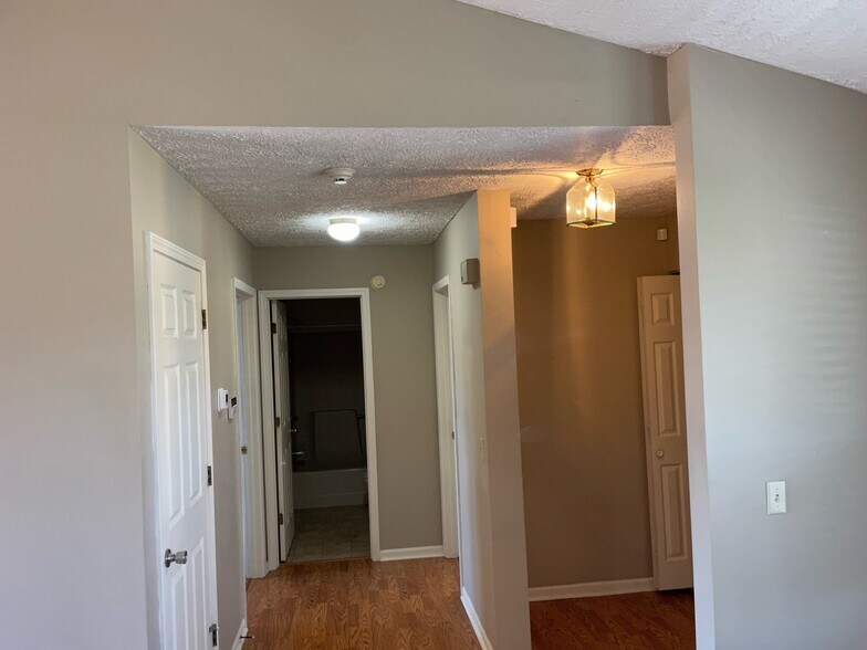Building Photo - 8 Bay Heights Cir