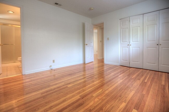 Building Photo - Lovely 3-Bedroom, 2-Bath Home - Parkmont A...