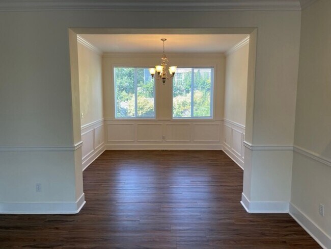 Building Photo - Extremely Spacious 5BD/3BTH Home For Lease...