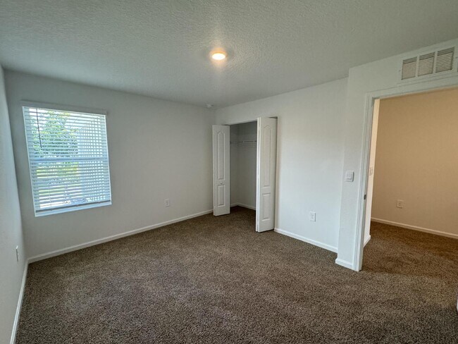 Building Photo - AVAILABLE FOR RENT - Townhome in Baymeadows, 3/2.5