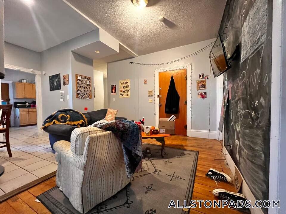 Building Photo - 18 Glenville Ave