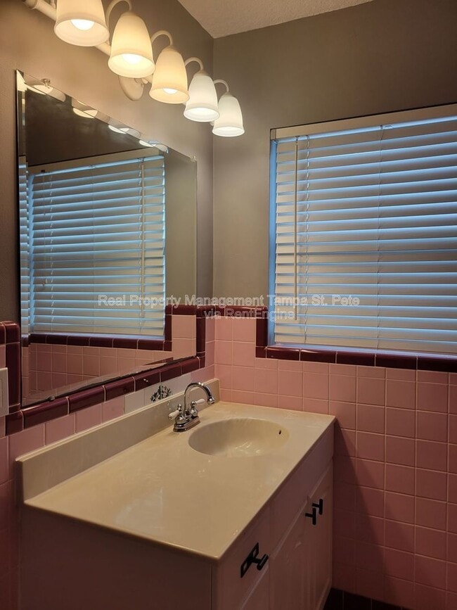 Building Photo - 2106 N Overbrook Ave