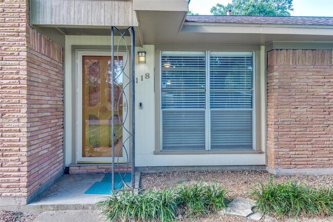 Building Photo - 118 Southbrook Cir