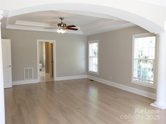 Building Photo - 364 Chuckwood Rd