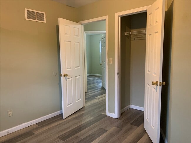 Building Photo - 403 Frank St