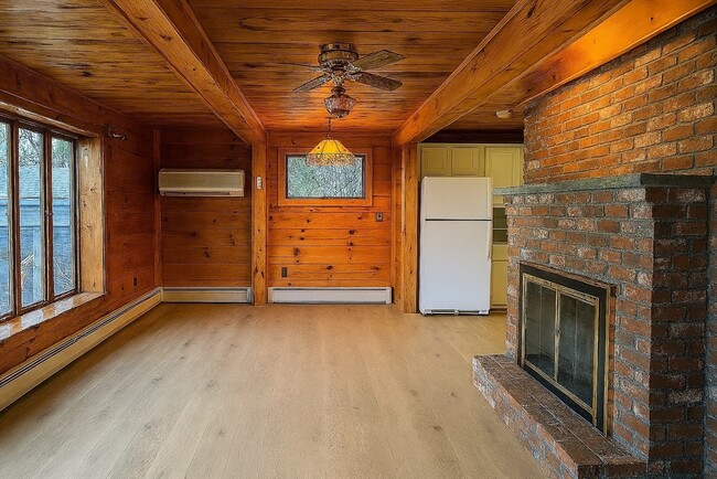 Building Photo - 27 Carrier Ln