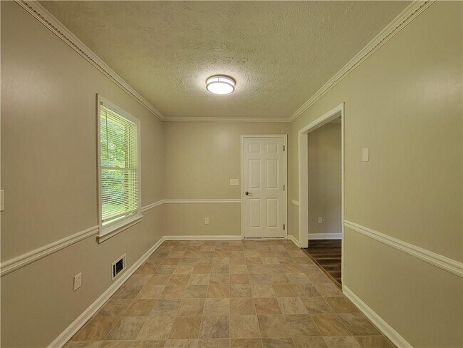 Building Photo - 2506 Windmere Dr NW