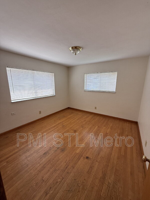 Building Photo - 4838 S Broadway St