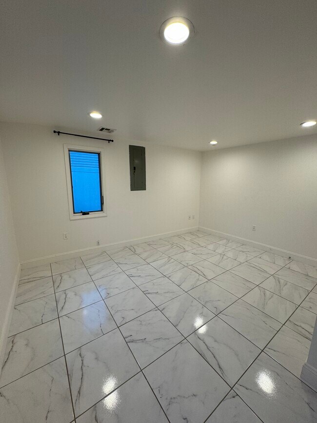 Bedroom 4B - 63 Elliot Pl