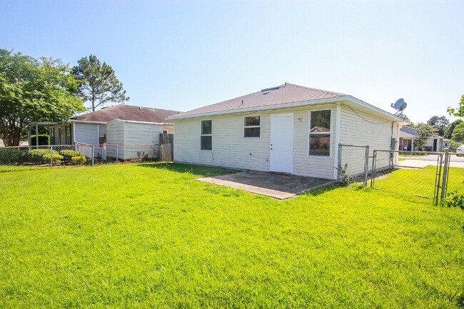 Building Photo - Charming 3-Bedroom, 2-Bath Home in Bay Pin...