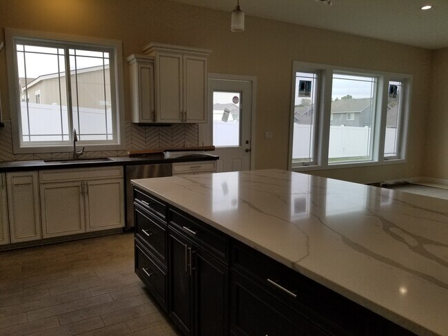 Building Photo - Occupied, do not disturb tenants. West Valley 3 bedroom 2.5 bath plus an office,  custom built re...