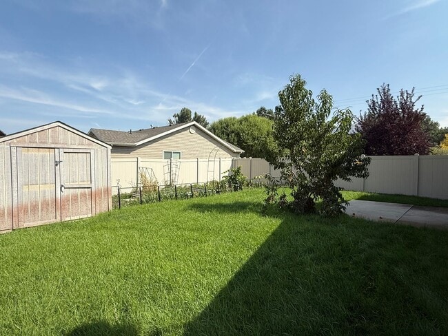 Building Photo - Beautiful patio home with 2 car garage and...