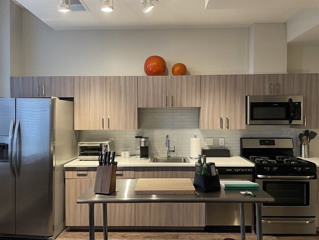 Building Photo - 256 E Main St