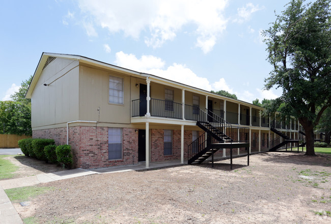 Building Photo - Southern Oaks Apartments