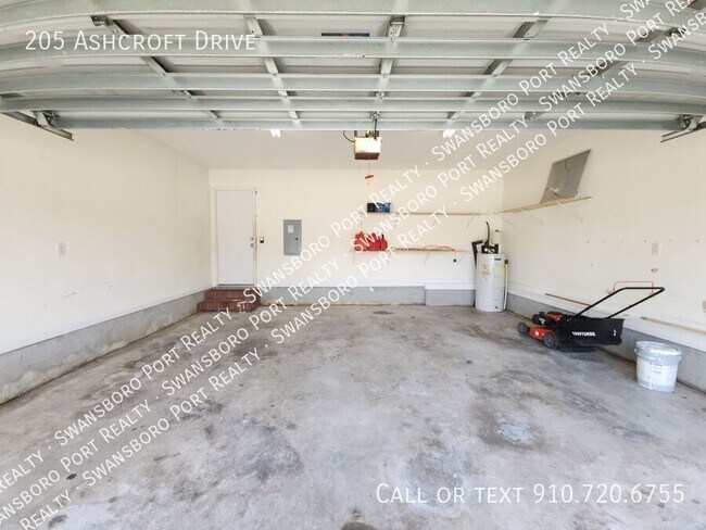 Building Photo - 205 Ashcroft Dr