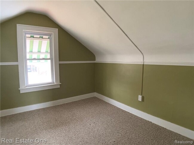 Building Photo - 3342 Buckingham Ave