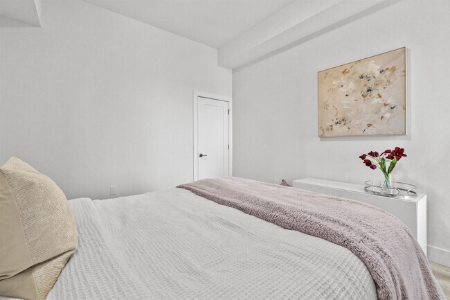 Building Photo - 412 WHITON St