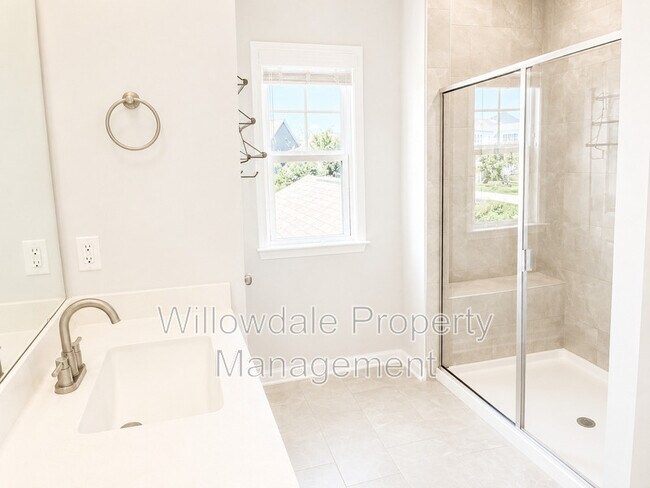Building Photo - 208 Daisy Grove Ln