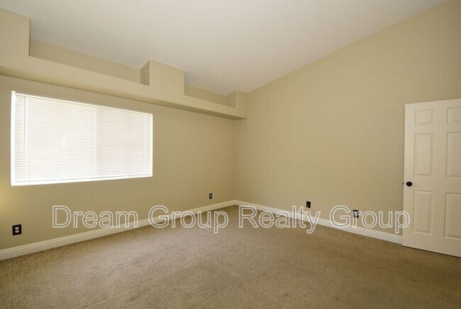 Building Photo - 10524 Autumn Pine Ave
