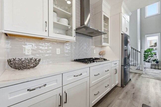Building Photo - 115 1st St S