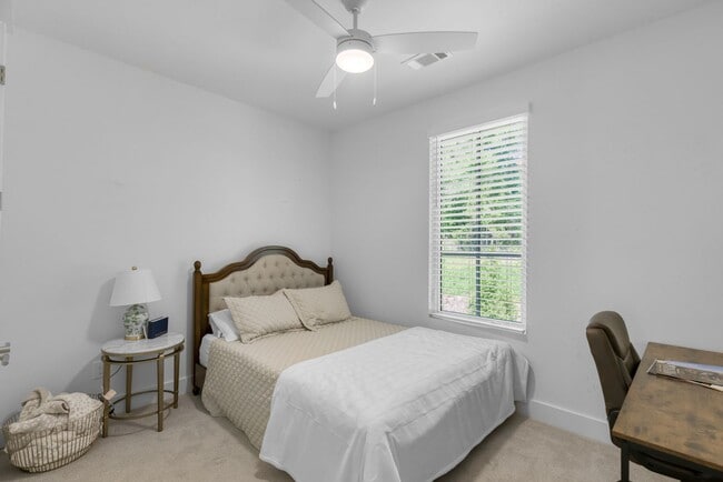 Building Photo - Luxury Townhome Living in Moores Mill — Style, Comfort & Prime Auburn Convenience