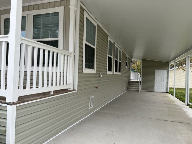 Building Photo - 3150 NE 36th Ave