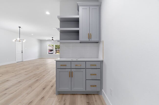 Building Photo - 7040 Kinney St