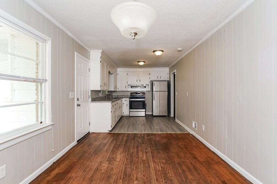 Building Photo - 1813 Bassler St