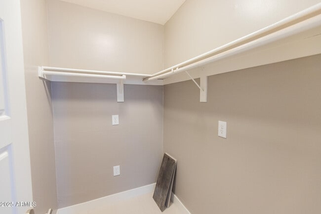 Building Photo - 803 E Palmaire Ave