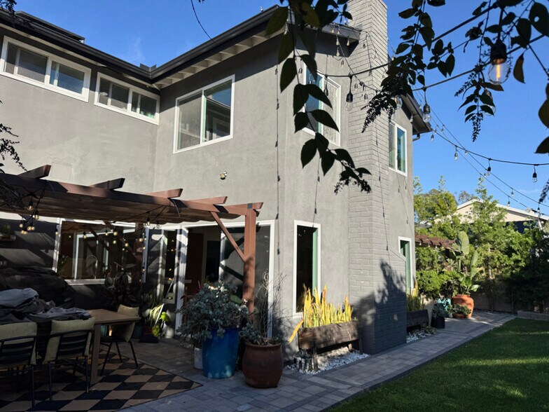 Building Photo - 6902 Vista Del Sol Dr