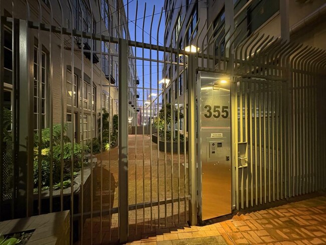 Building Photo - 355 Bryant St