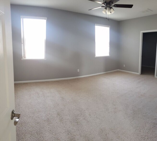 Building Photo - 353 Rosebriar Pl