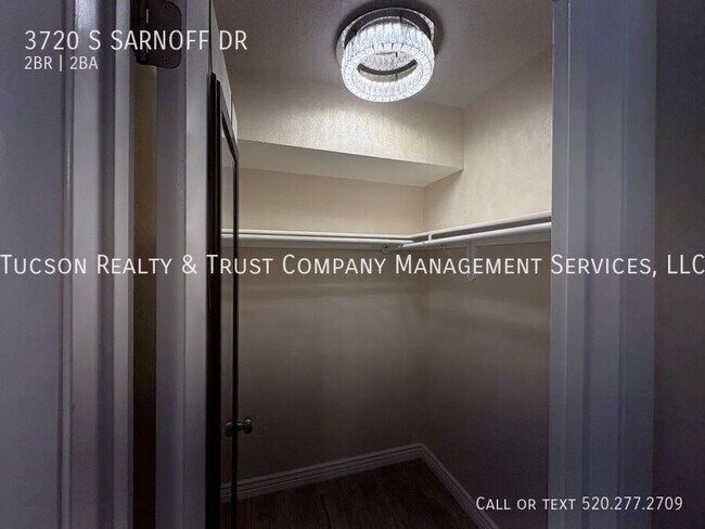 Building Photo - 3720 S Sarnoff Dr