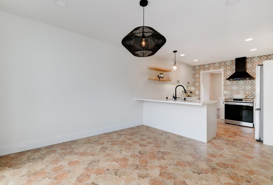 Building Photo - 4373 Loma Riviera Ct